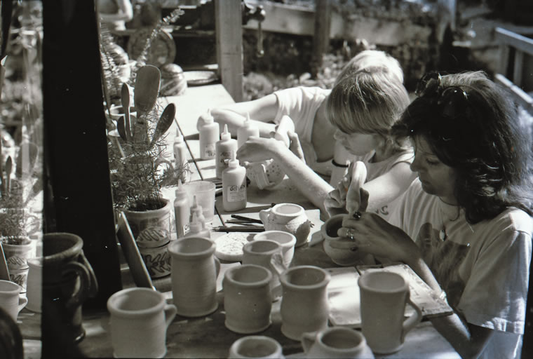 In July 1977, local artist Douglas Miller snapped a shot of customers glazing mugs at John and Jan Alabaster’s Sawdust Art Festival booth. | Photo by Douglas Miller