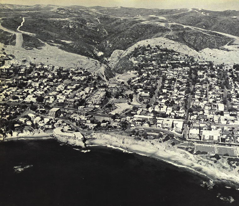 An aerial view of Divers Cove and Heisler Park in the 1940s (Courtesy of Laguna Beach Historical Society)