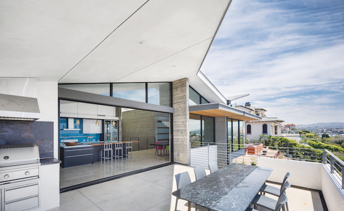 outdoor kitchen_credit Chad Mellon/courtesy of Anders Lasater Architects