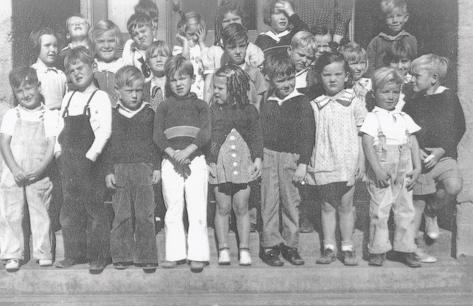 Dick Metz's 1st grade Class photo_credit Surfing Heritage and Culture Center/Dick Metz Collection/shacc.org