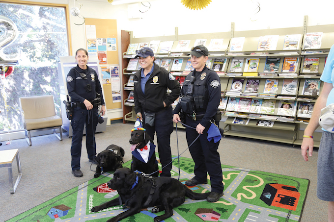 Handlers and dogs at library_Nicole Rice